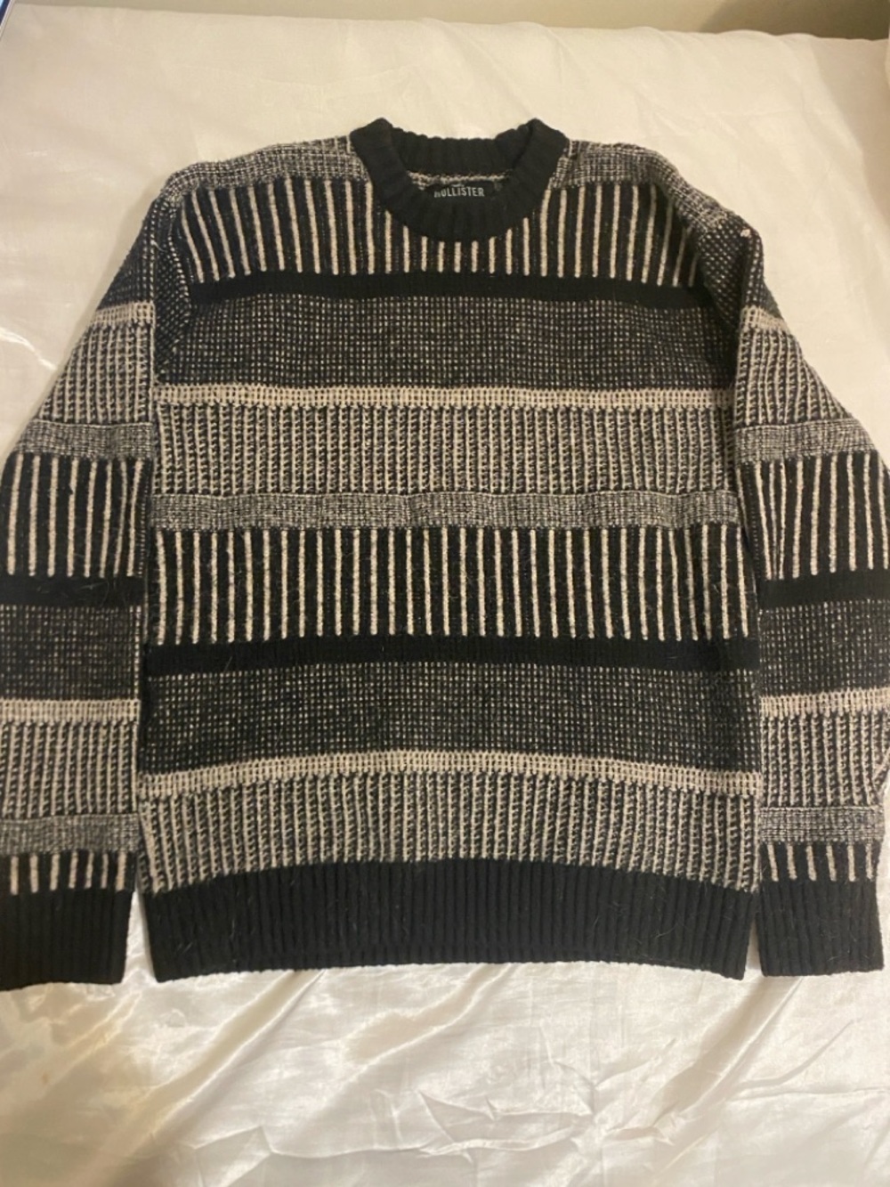 Hollister Men’s Black and White Striped Knit Crewneck Sweater